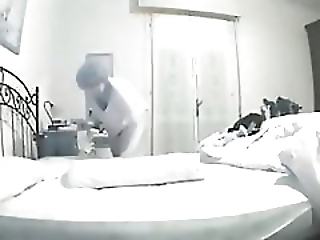 Смотреть Озабоченный чудик снимает на камеру секс с женой