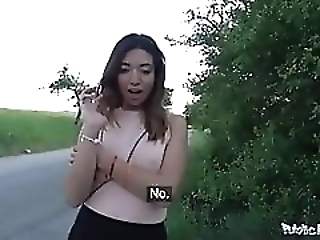 Смотреть Сделала минет на дороге за бабло