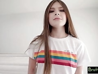 Смотреть Любимая сестра позволила себя трахнуть