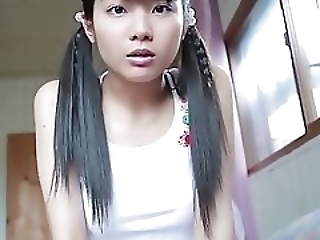 Смотреть Симпатичная японка знатно трахается