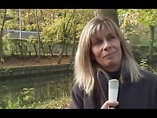 Смотреть Блондинка в возрасте узнала что такое двойное проникновение