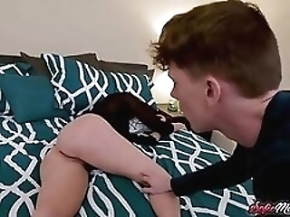 Смотреть Вставил горячий член спящей маме