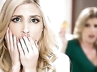 Смотреть Матушка быстро уговорила дочку на однополую близость