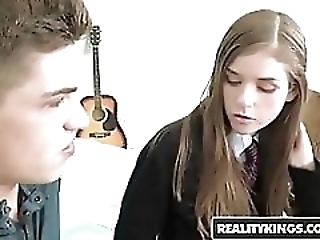 Смотреть Девушка из колледжа согрешила с другом